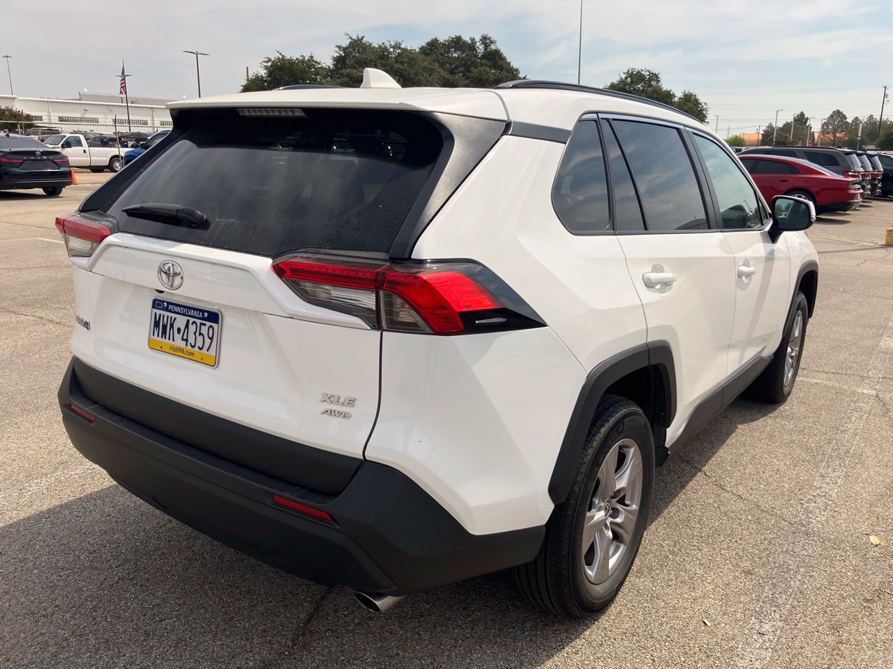 Used 2025 Toyota RAV4 XLE AWD/4WD image 4