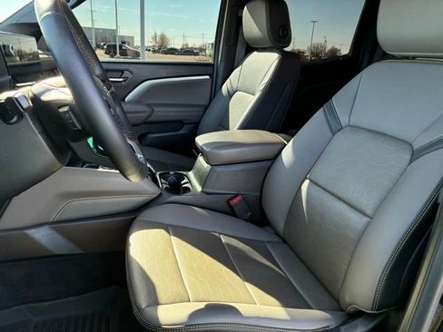 Used 2024 Chevrolet Colorado ZR2 w/ ZR2 Convenience Package III image 9