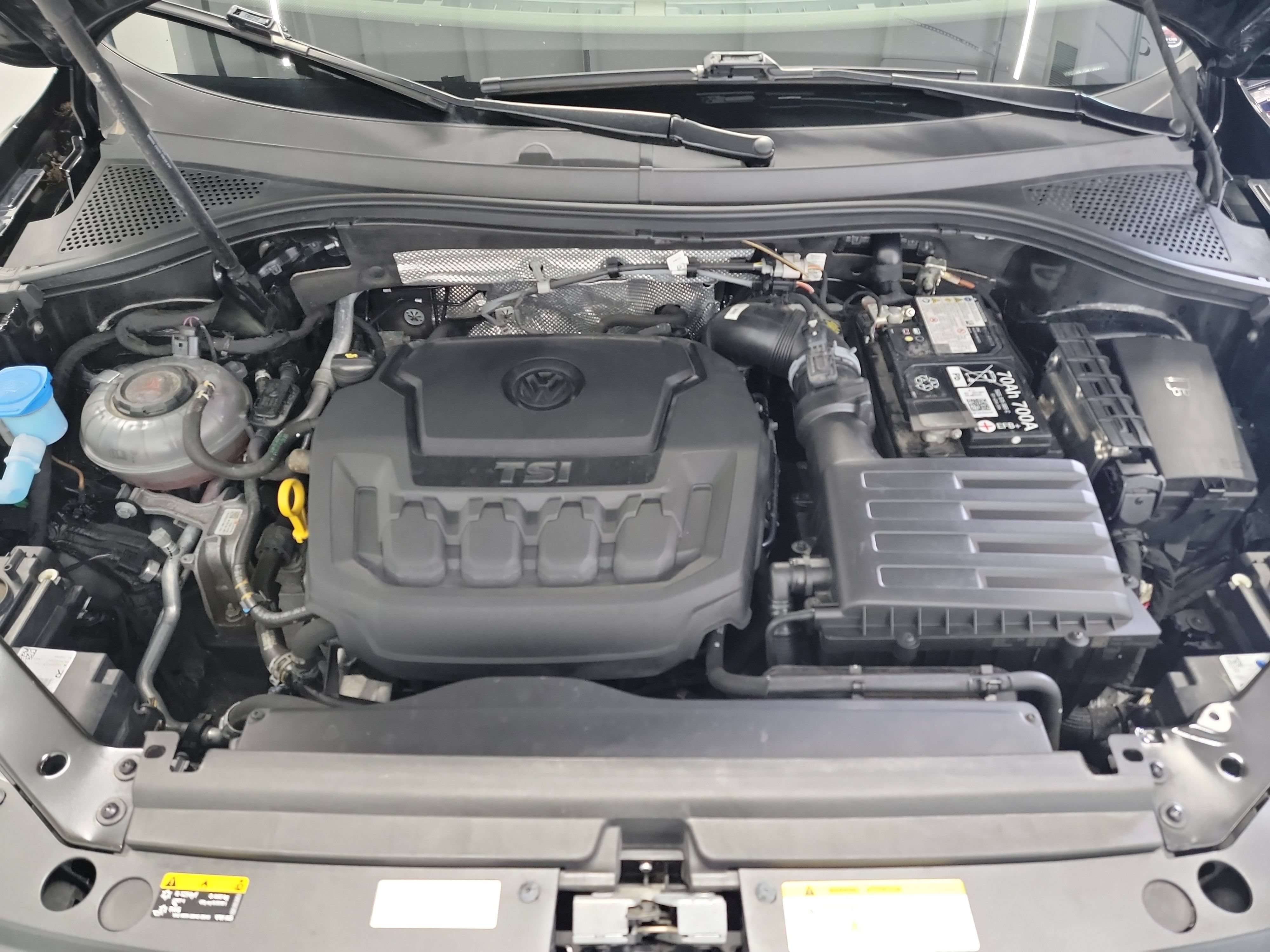 Used 2024 Volkswagen Tiguan SE AWD/4WD image 25