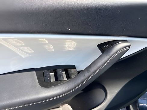 Used 2020 Tesla Model Y Long Range AWD/4WD image 18