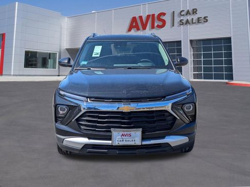 Used 2025 Chevrolet TrailBlazer LT AWD/4WD image 2