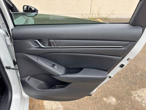 Used 2018 Honda Accord Sport image 39