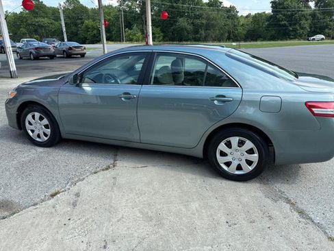 Used 2011 Toyota Camry LE FWD image 5
