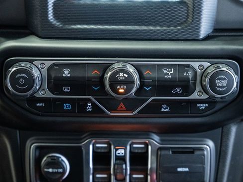 Used 2023 Jeep Wrangler Unlimited image 28