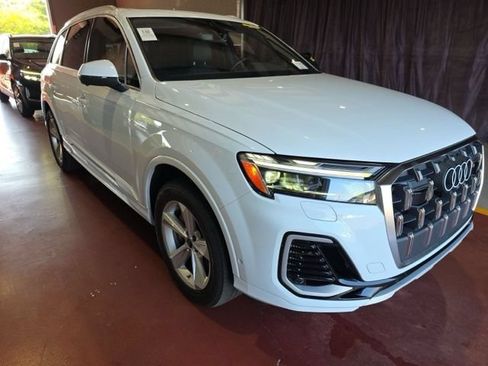 Used 2025 Audi Q7 3.0T Premium AWD/4WD image 3