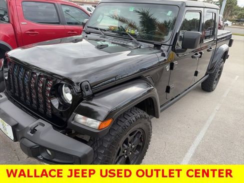 Used 2022 Jeep Gladiator Sport image 2