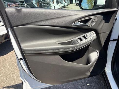 Certified 2025 Buick Encore GX Preferred FWD image 21