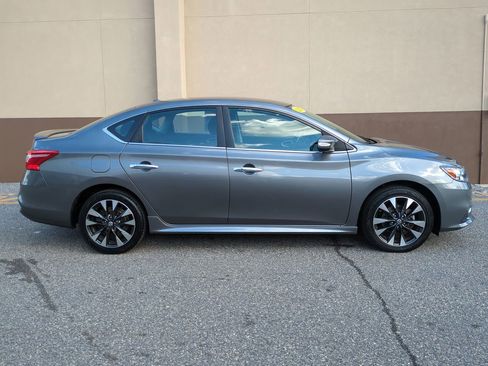 Used 2019 Nissan Sentra SR image 3