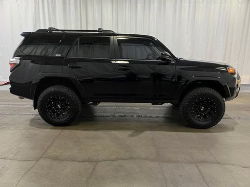 Certified 2019 Toyota 4Runner SR5 AWD/4WD image 3