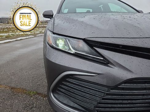Used 2022 Toyota Camry LE image 12