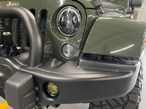 Used 2014 Jeep Wrangler Unlimited Rubicon w/ Connectivity Group AWD/4WD image 67