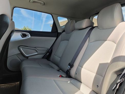 Used 2023 Kia Soul LX w/ LX Technology Package FWD image 14