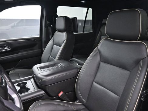Used 2022 GMC Yukon SLT w/ SLT Luxury Package image 13