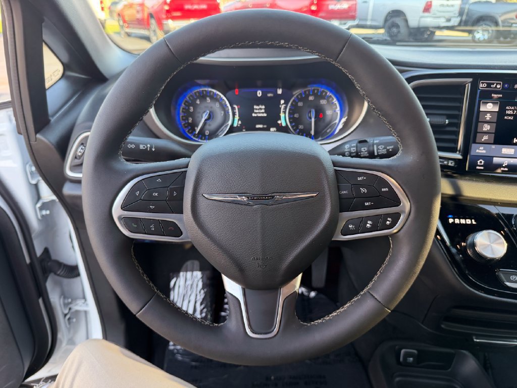 Used 2026 Chrysler Pacifica Select FWD image 25