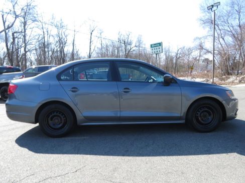 Used 2014 Volkswagen Jetta S image 4