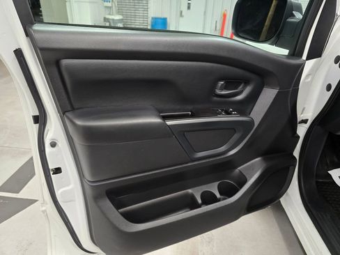 Used 2022 Nissan Titan S image 13
