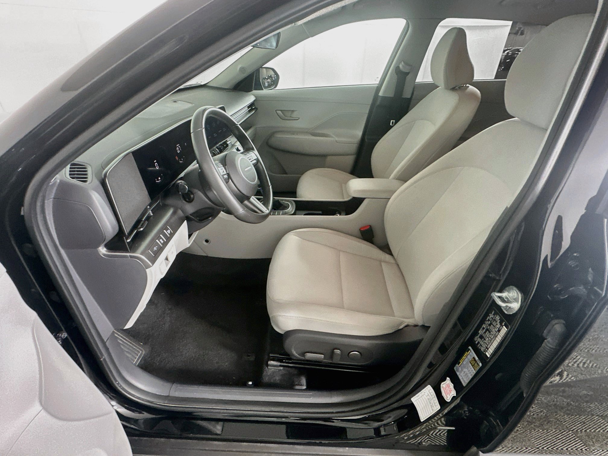 Used 2025 Hyundai Kona SEL FWD image 13