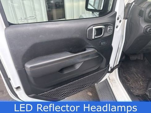 Used 2020 Jeep Wrangler Unlimited Sahara image 37