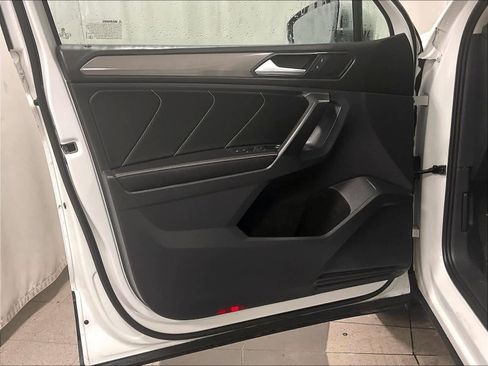 Used 2023 Volkswagen Tiguan SE image 9