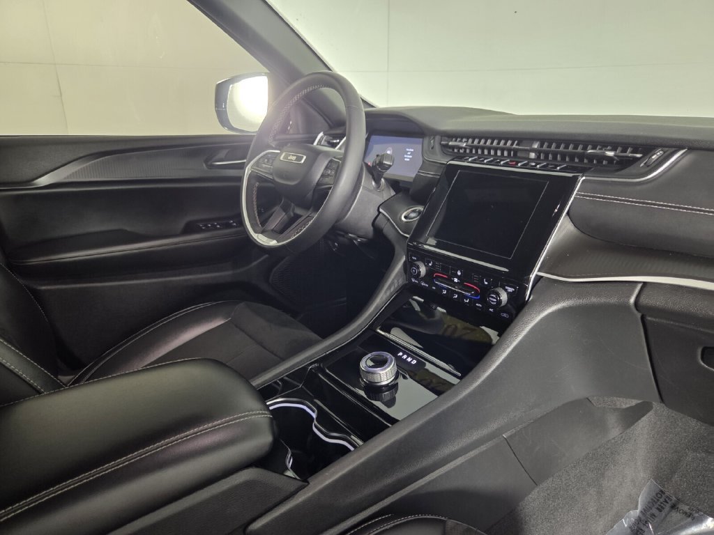 Used 2023 Jeep Grand Cherokee Altitude AWD/4WD image 52