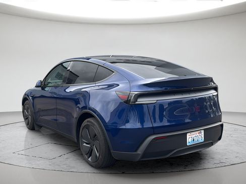 Used 2026 Tesla Model Y Long Range RWD image 10