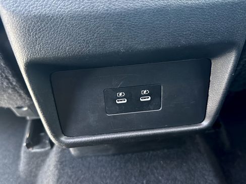 Used 2025 Nissan Rogue SV AWD/4WD image 16
