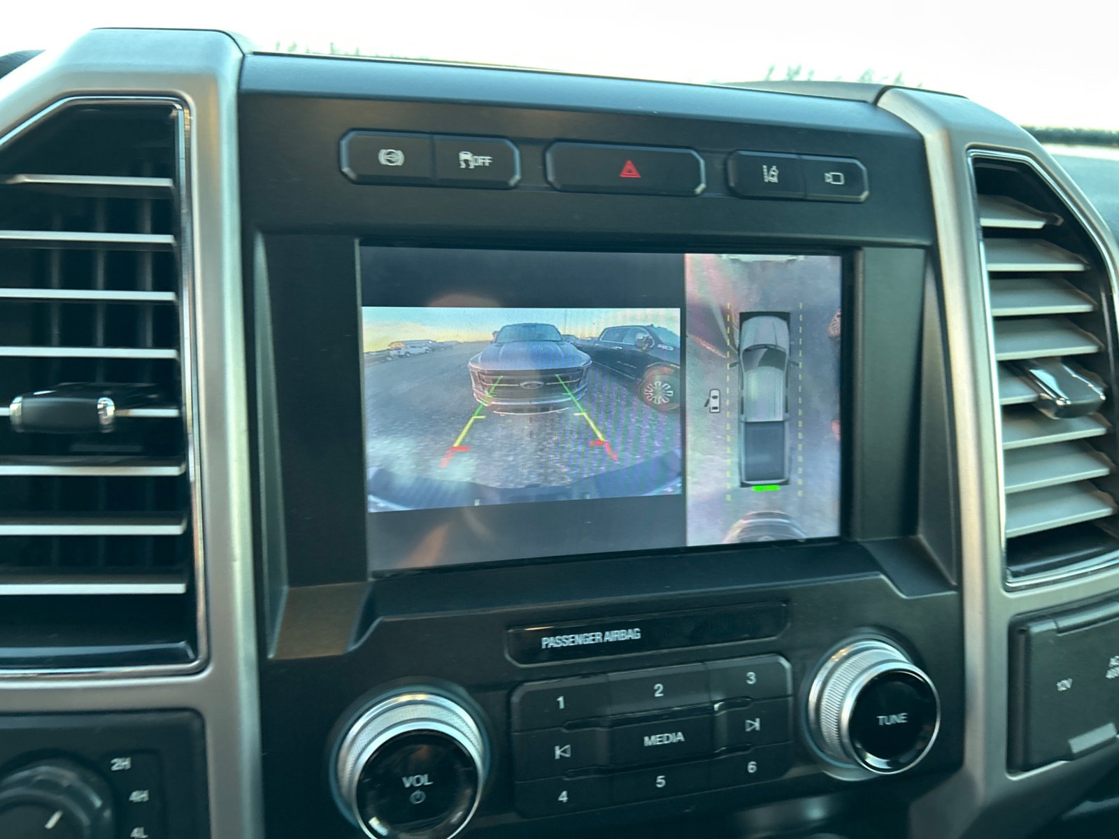 Used 2020 Ford F350 Platinum AWD/4WD image 2