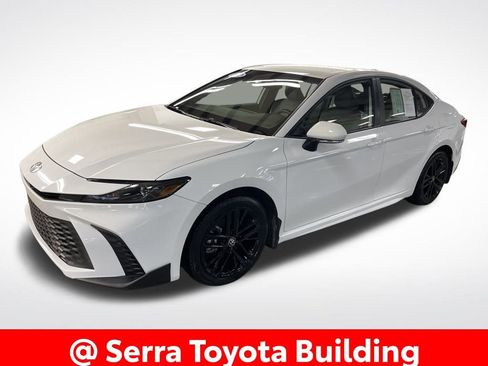 Certified 2025 Toyota Camry SE image 1