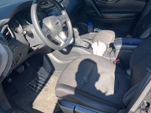 Used 2019 Nissan Rogue S image 9