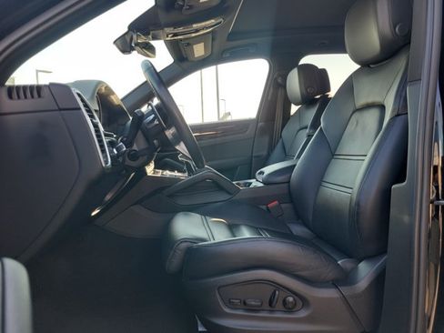 Certified 2023 Porsche Cayenne AWD/4WD image 23