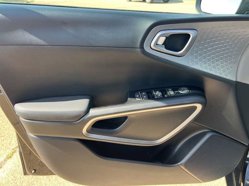 Used 2025 Kia Soul LX w/ LX Technology Package image 12