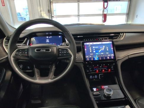 Used 2023 Jeep Grand Cherokee Limited w/ Luxury Tech Group II image 12