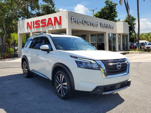 Certified 2023 Nissan Pathfinder Platinum image 3