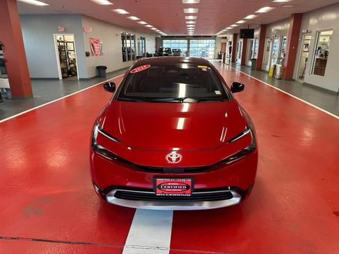 Used 2025 Toyota Prius Plug-In Hybrid FWD image 8