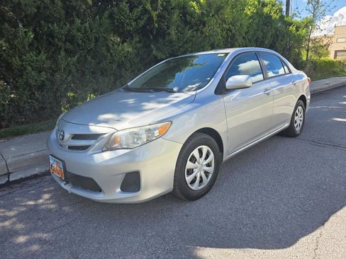 Used 2011 Toyota Corolla LE FWD image 2