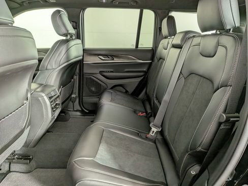 New 2026 Jeep Grand Cherokee Altitude AWD/4WD image 34