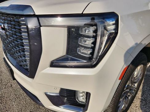 Used 2023 GMC Yukon Denali Ultimate AWD/4WD image 9