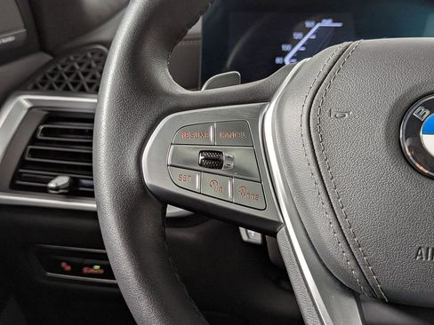 Used 2025 BMW X7 xDrive40i w/ Premium Package image 35