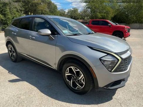 Used 2023 Kia Sportage LX image 2