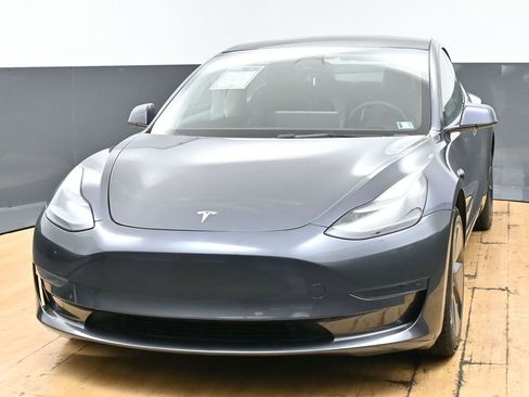 Used 2023 Tesla Model 3 Standard Range image 4