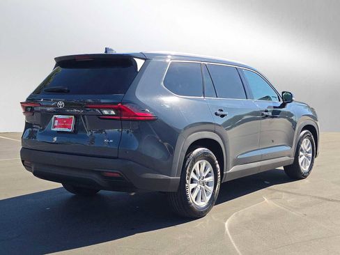 Used 2025 Toyota Grand Highlander FWD image 3