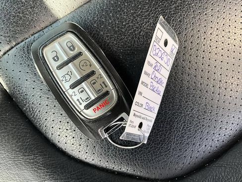 Used 2021 Chrysler Pacifica Touring-L FWD image 35