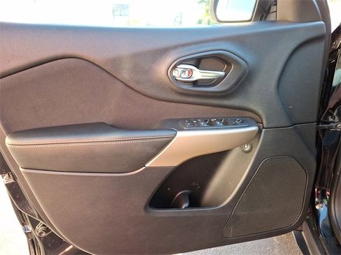 Used 2018 Jeep Cherokee Latitude image 12