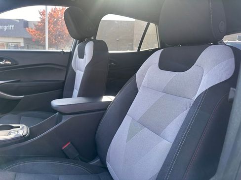 Used 2024 Chevrolet Trax RS w/ Sunroof Package image 19