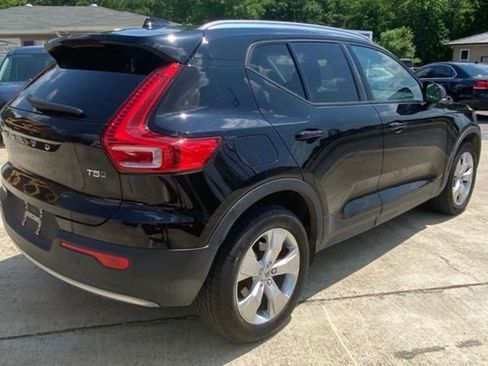 Used 2022 Volvo XC40 T5 Momentum AWD/4WD image 9
