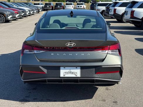 Used 2026 Hyundai Elantra SE FWD image 10