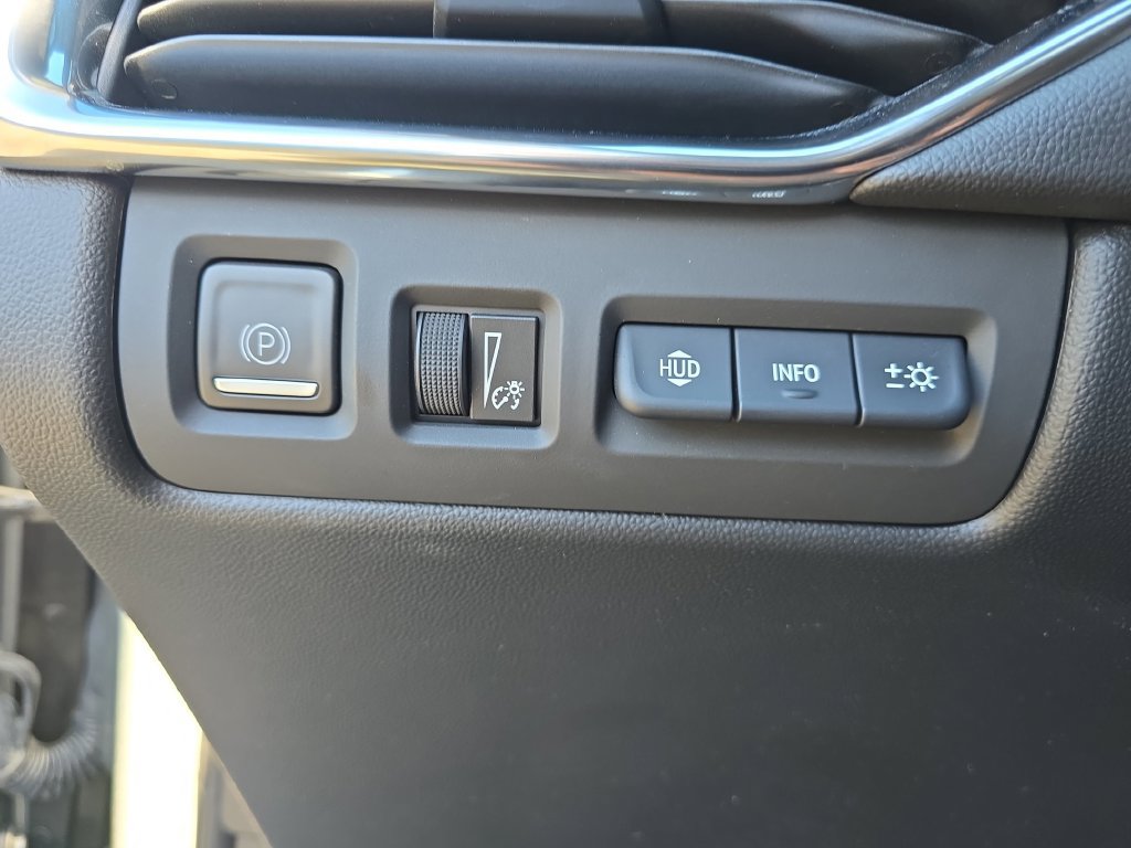 Used 2023 Cadillac XT4 Premium Luxury w/ Technology Package AWD/4WD image 28