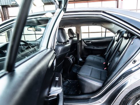 Used 2015 Toyota Camry SE image 29