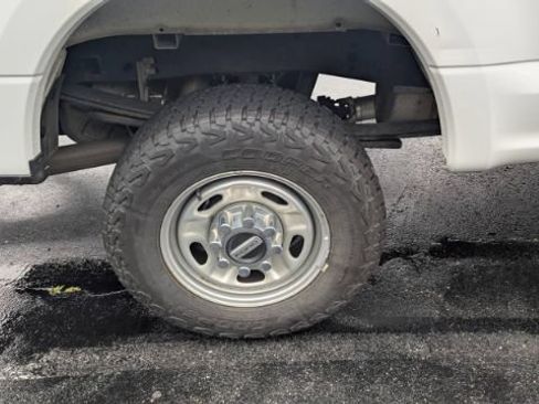 Used 2018 Ford F250 XL w/ Power Equipment Group AWD/4WD image 12