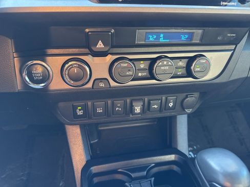 Used 2022 Toyota Tacoma TRD Off-Road image 24
